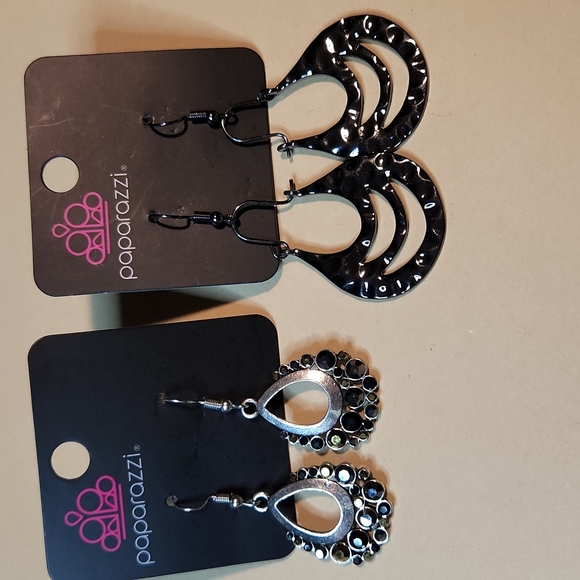 2 pairs of Paparazzi earrings
